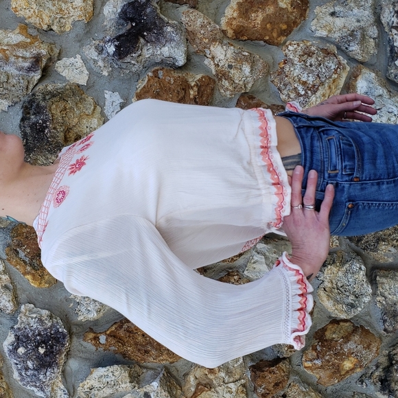 Rahi Cali white floral embroidered top - Picture 4 of 14